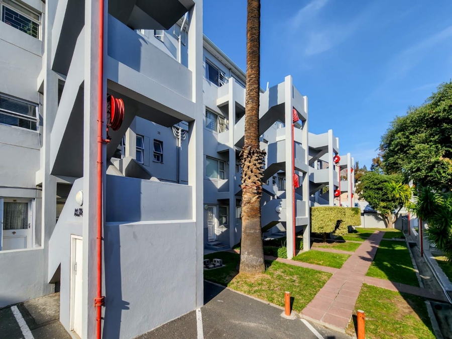 2 Bedroom Property for Sale in Zonnebloem Western Cape